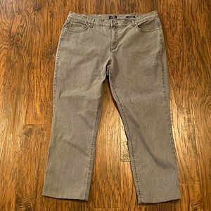 Jones New York Classic Stretch Jeans (104)